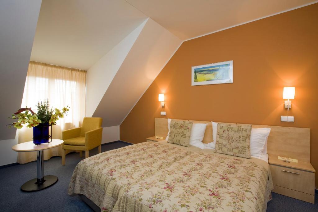 Hotel Chvalska Tvrz Praha Rom bilde