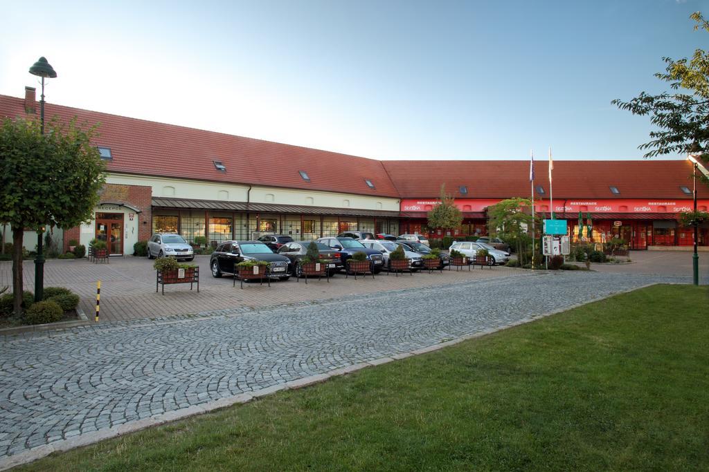 Hotel Chvalska Tvrz Praha Eksteriør bilde